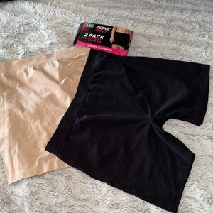 Secret Treasures Black and Tan Women's Shorts 2-Pack